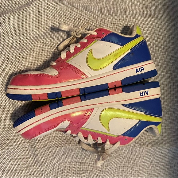 Nike - Picture 4 of 6